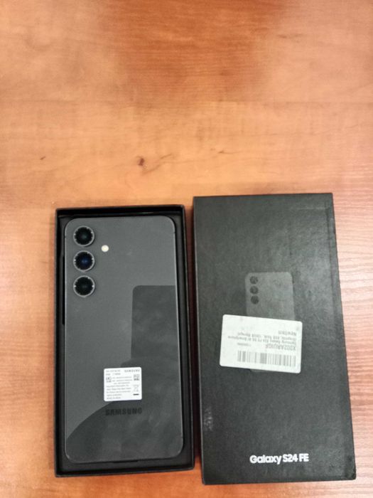 Продам с гарантией Galaxy S24FE