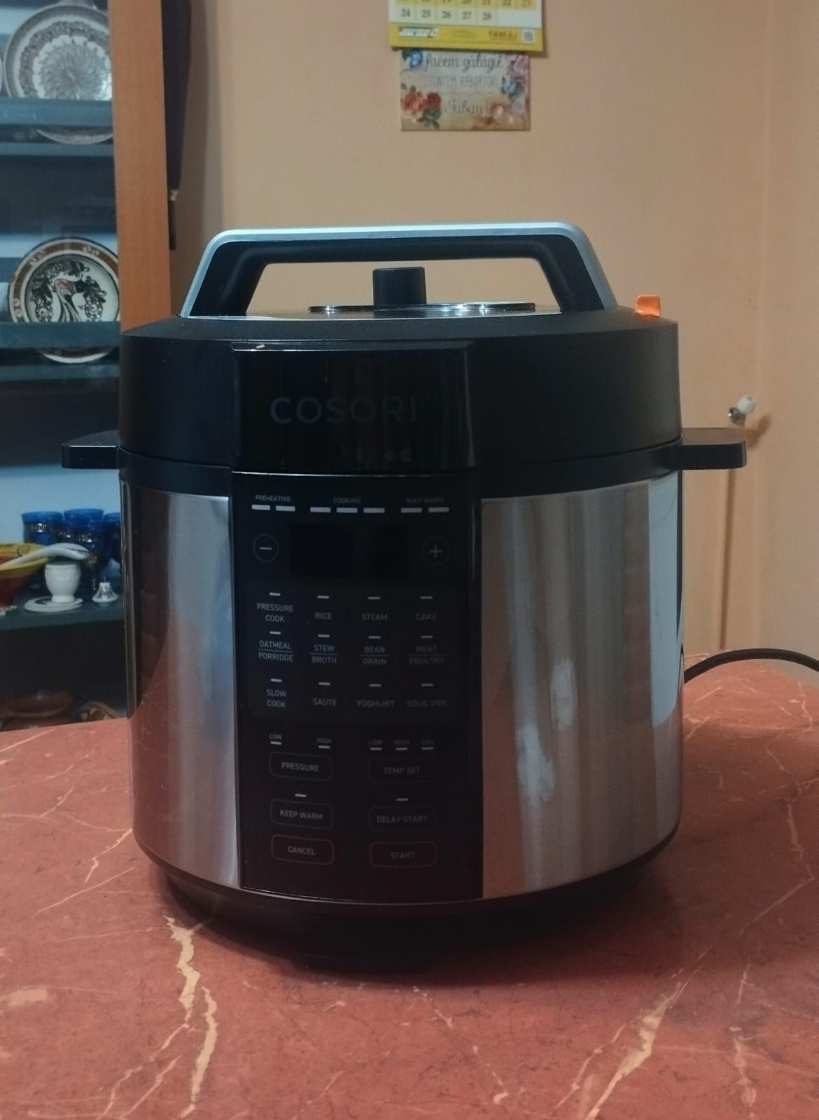 Multicooker pentru gătit sub presiune Cosori