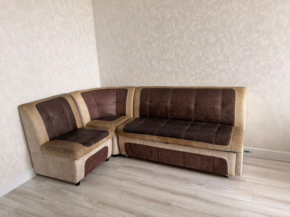 Продам диван угловой в хорошем состоянии