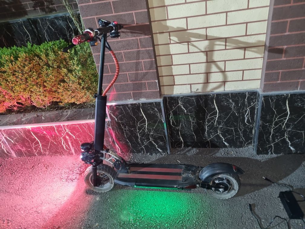 Продается электросамокат  E-scooter
