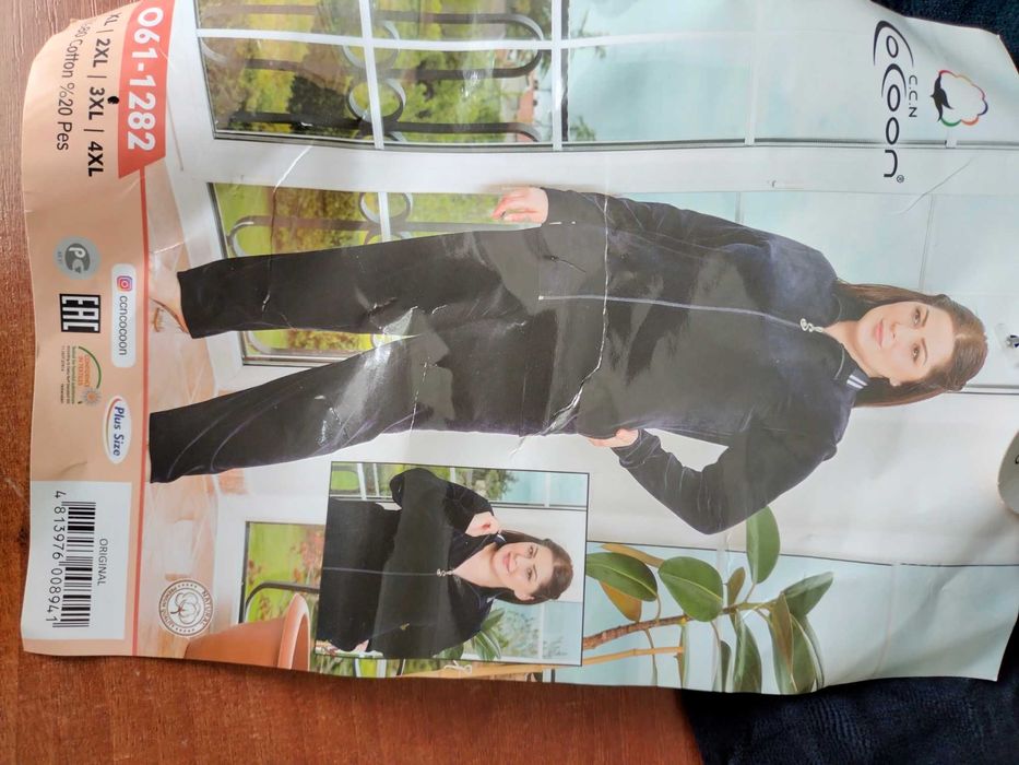 Костюм женский брючный велюровый