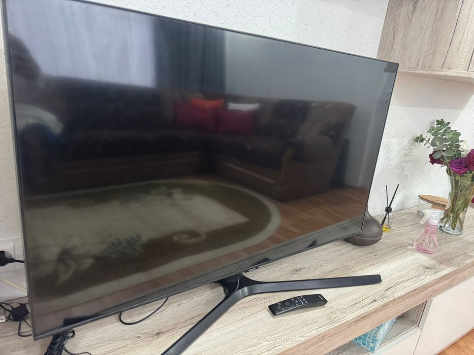 SAMSUNG 110cm TU8507 Crystal UHD 4K HDR Smart TV with Ambient Mode