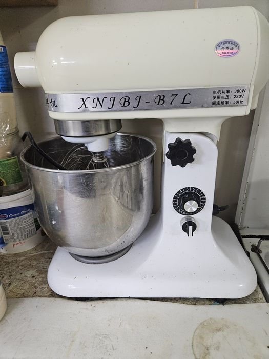 Продам миксер 7 литров