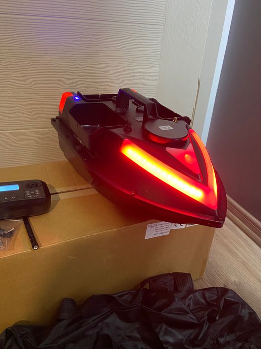 Лодка за захранка ZV06