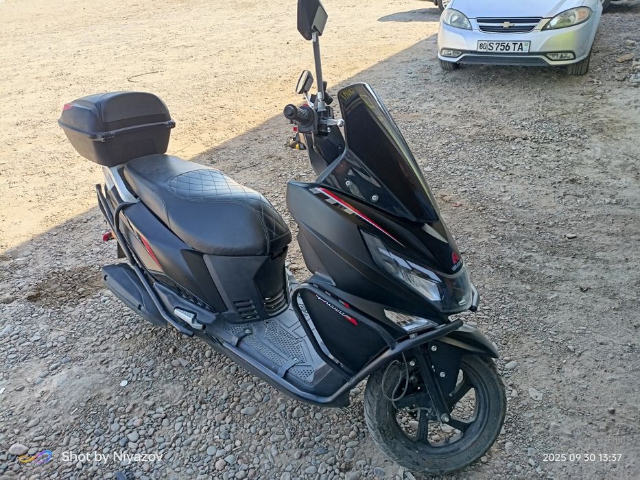 Vikup qilib beriladi Скутер Qiumotors 150 cc