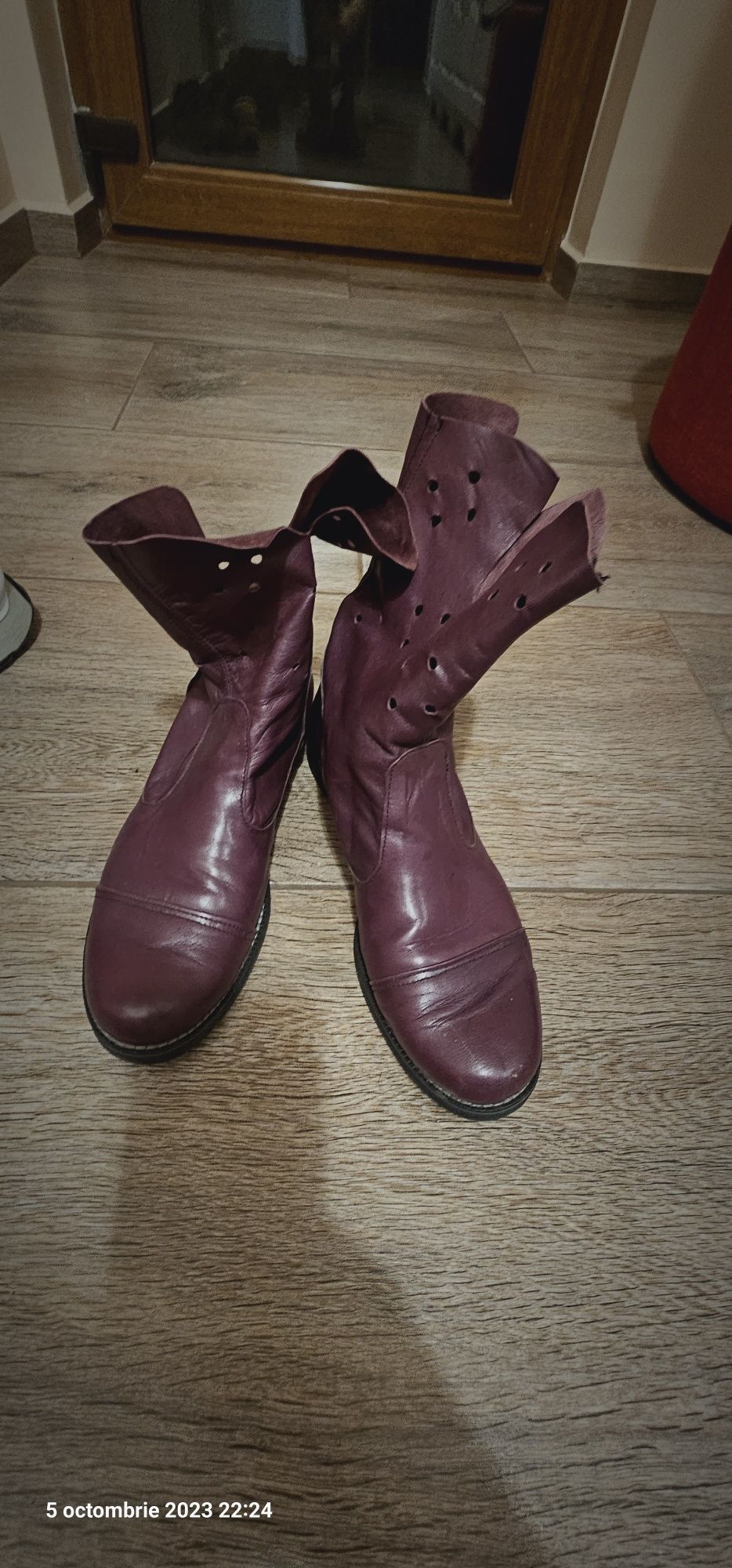 Ghete piele mar 40