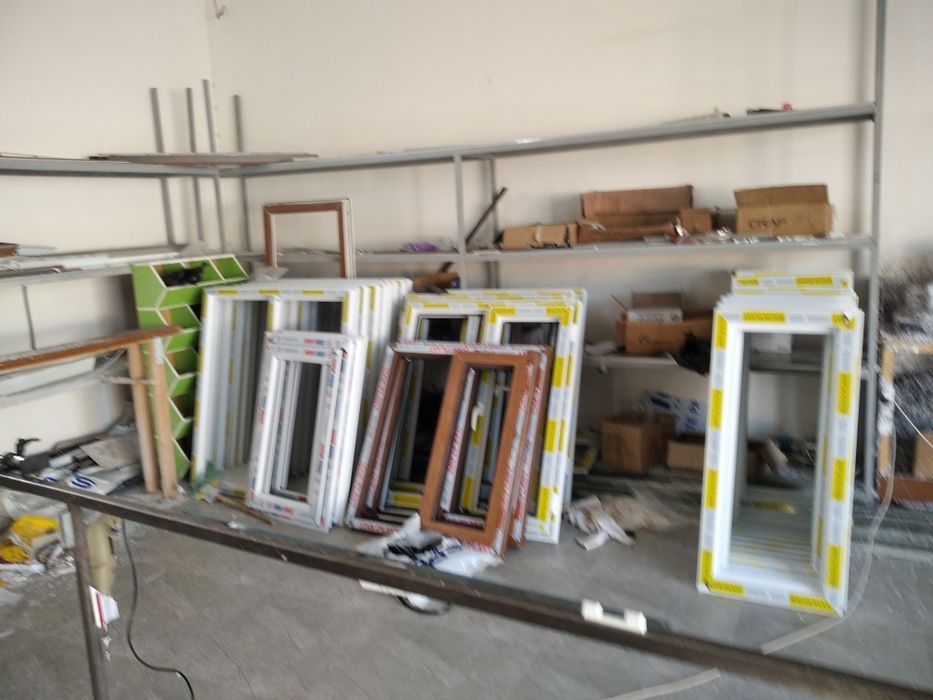 Tayyor deraza va eshiklar sotiladi. Narxi oʻlchamiga qarab