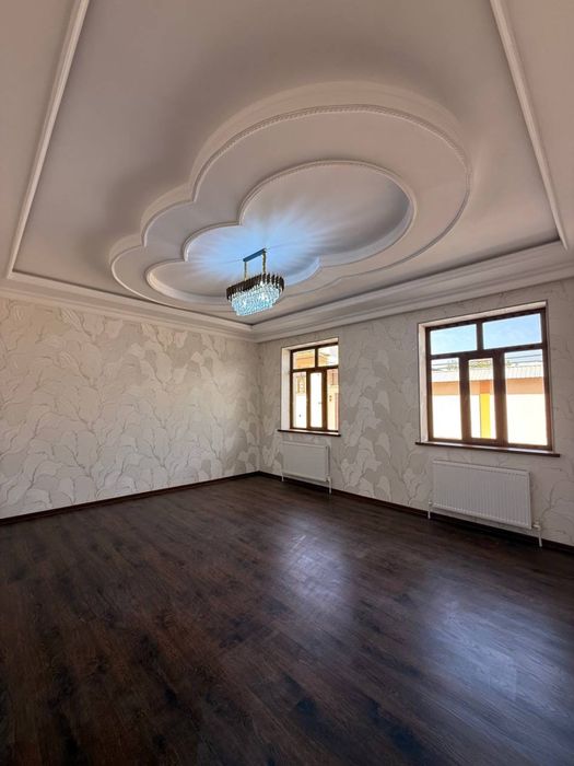 Уч кахрамон. Ховли сотилади 3 сотик 5 хона.