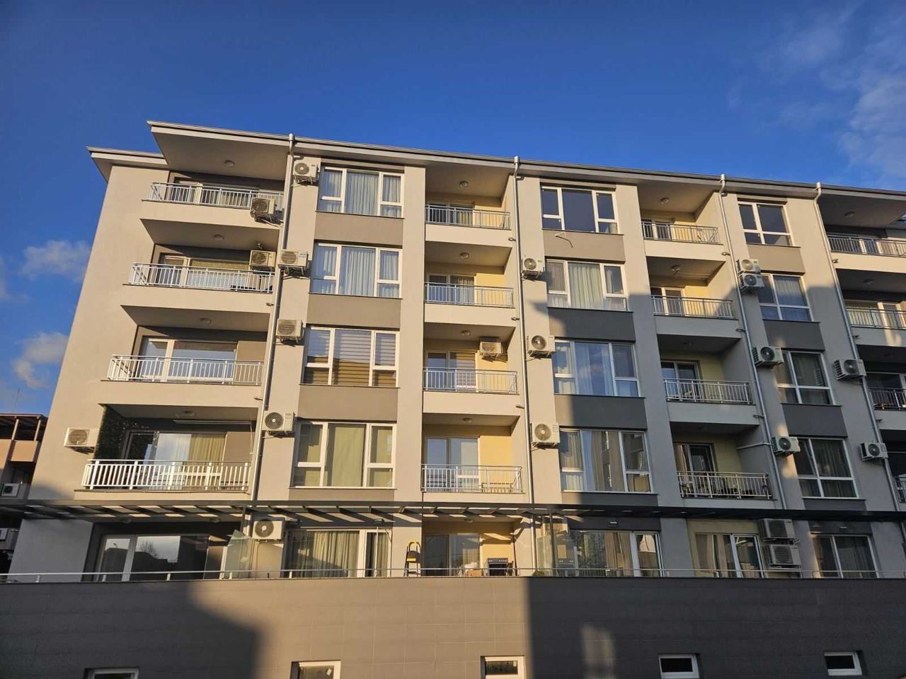 Дава се под наем Двустаен апартамент в Пловдив, Остромила - 65 кв.м за 425 € - Снимка #3