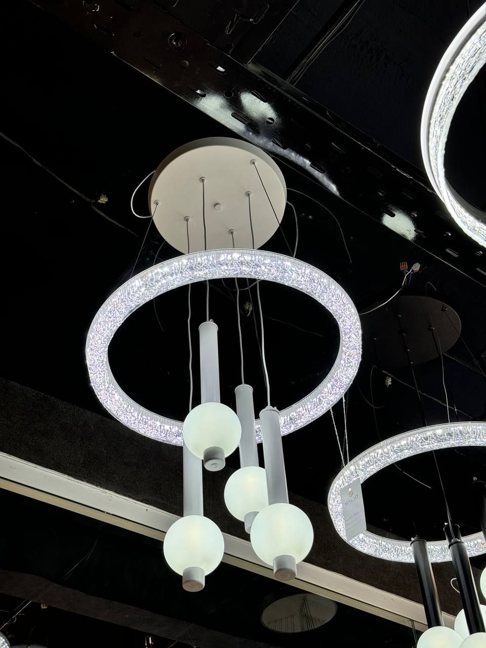 Hi-tech lyustra bra plafon galagen oboi
