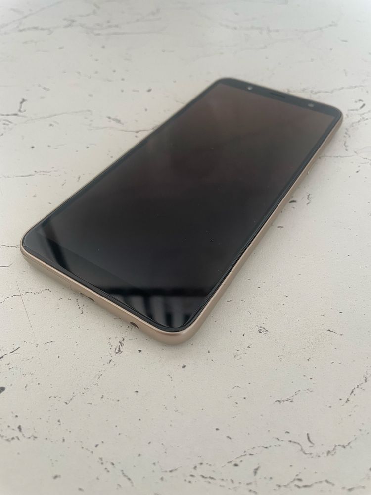 Samsung J8 duos.64 gb