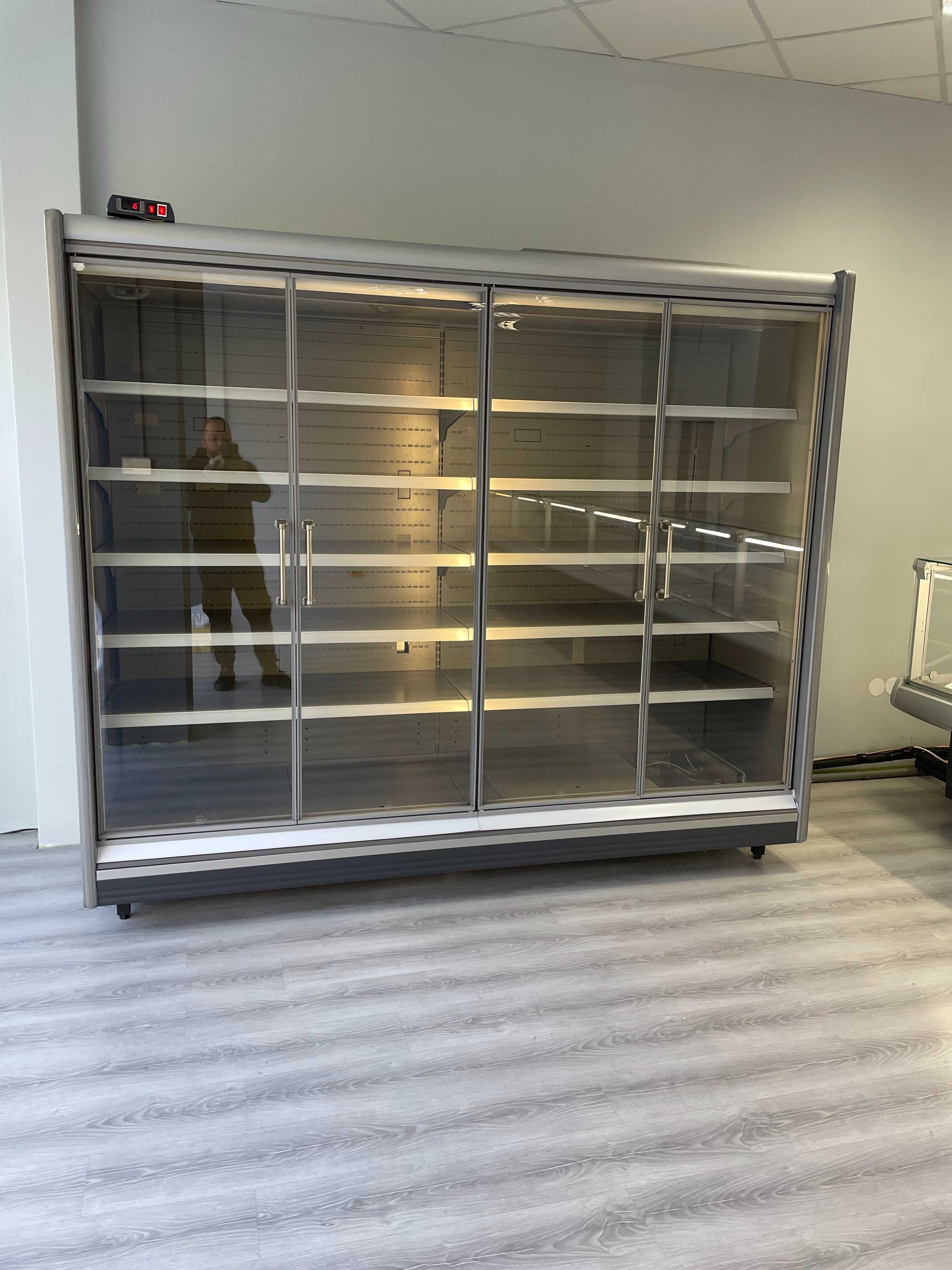 Хладилна витрина-крайстенна,модулна със стъклени врати