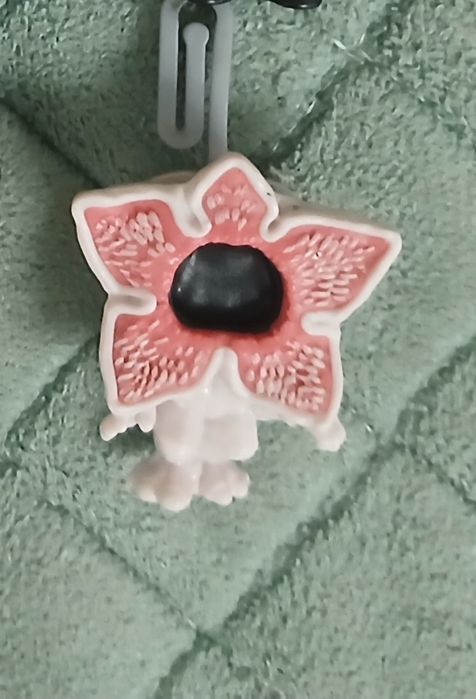 Продам иле Обмен киндер джой очень странные дела