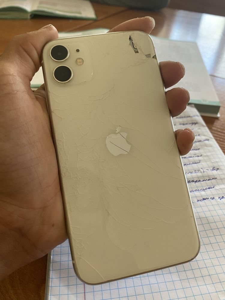 iPhone 11.      CV.