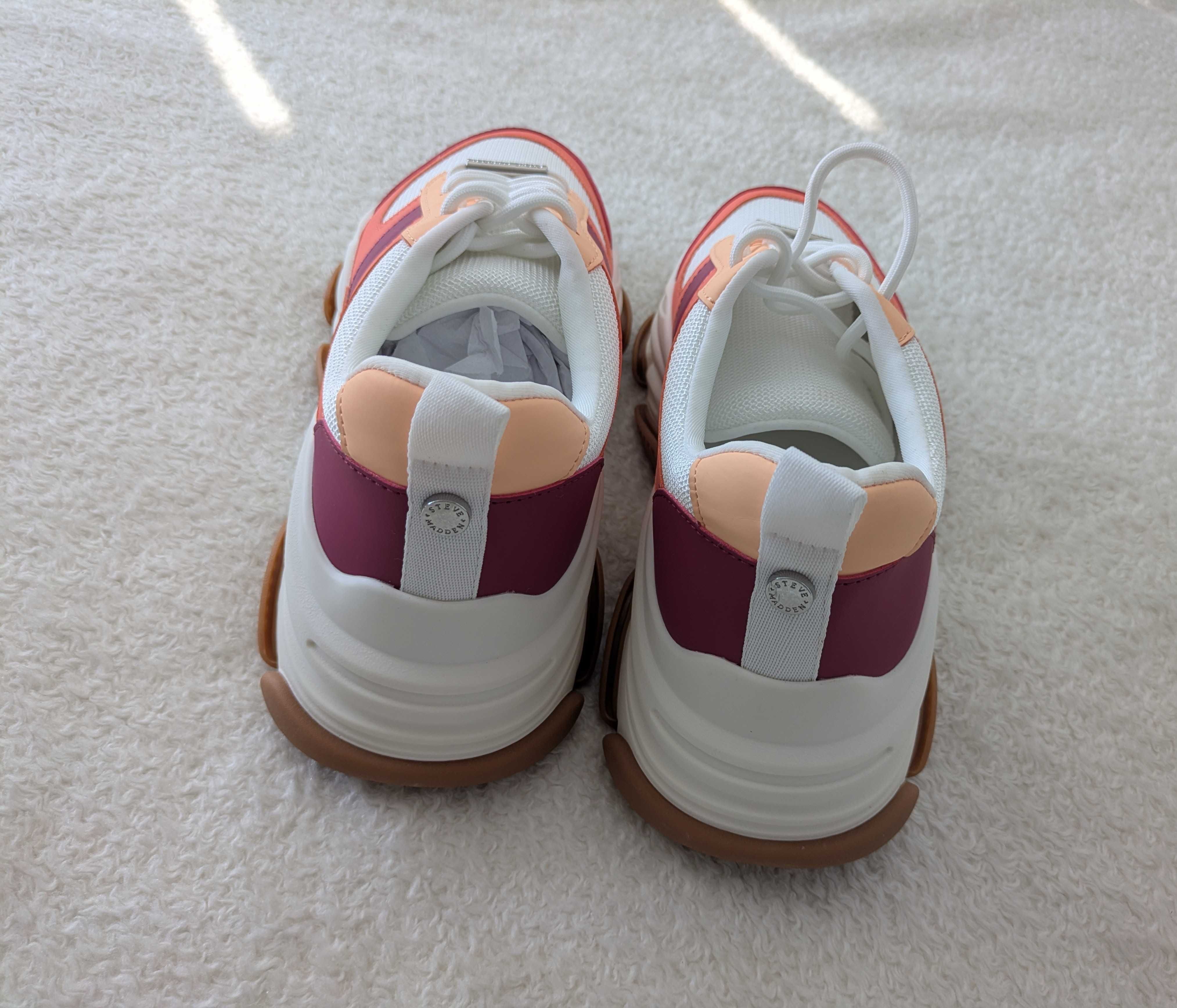 Нови сникърси Steve Madden