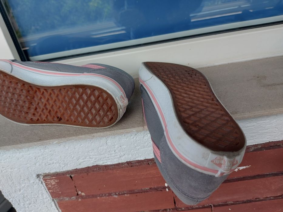 Vând încălțăminte de damă Vans