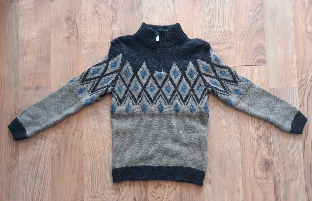 Лот от два топли зимни пуловера за момче- 5-6 години