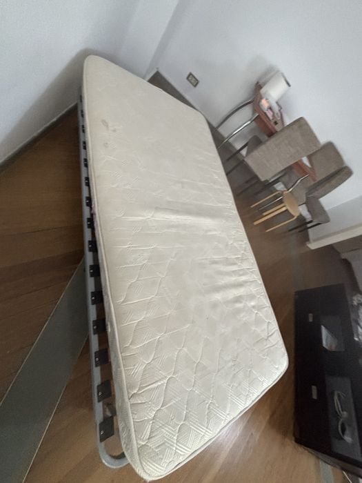 Vand saltea cu arcuri de 1 persoana