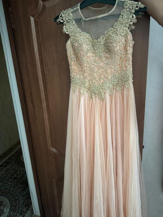 Продаю вечерний платье