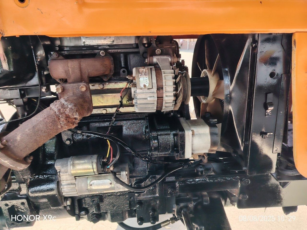 Chimgan 304 traktor sotiladi yili2013 matoʻr karoʻpkasi zoʻr aybi yoʻq
