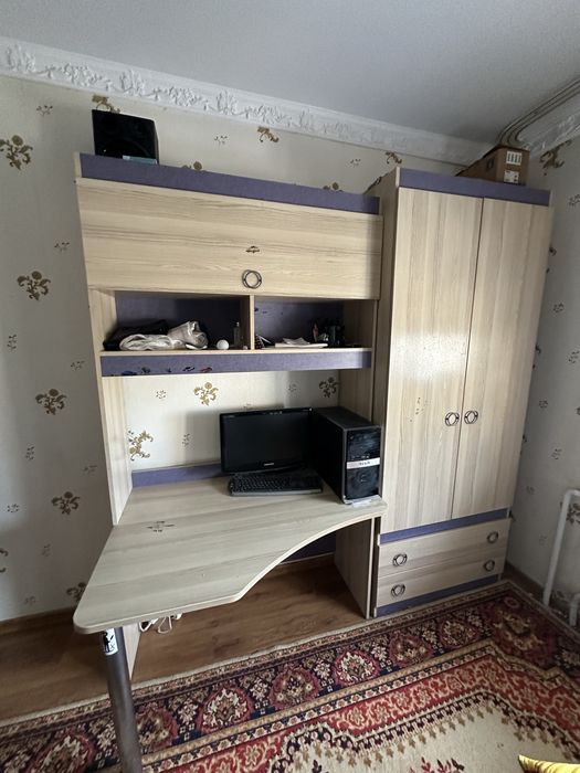 Шкаф с полками и стол