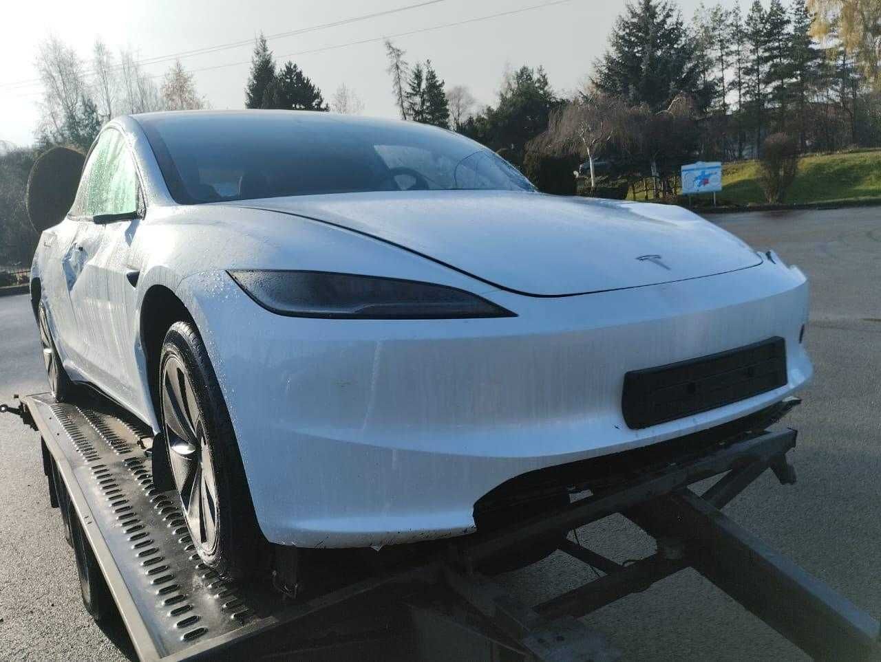 Dezasamblare Tesla Model 3 (2017-2023)