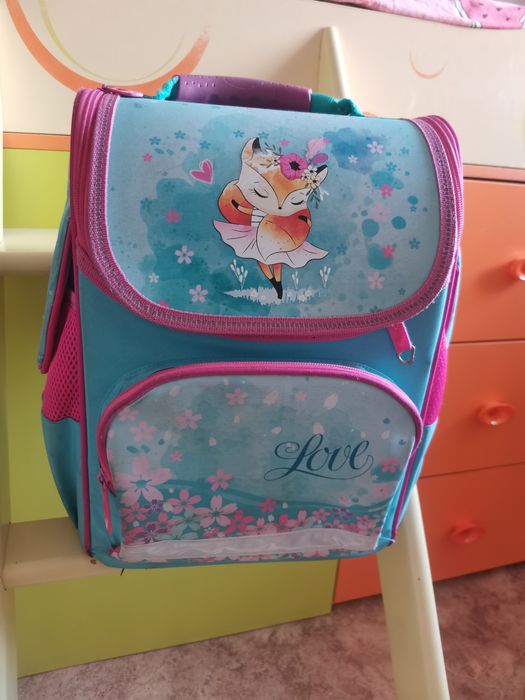 Ранец для начальной школы фирмы Brauberg.