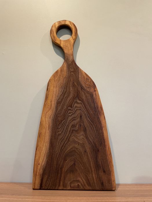 Разделочная доска из натурального карагача,размер добротный