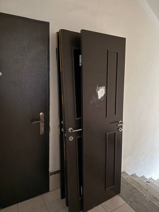 Eshik endef bu srochna olip ketiw kerak