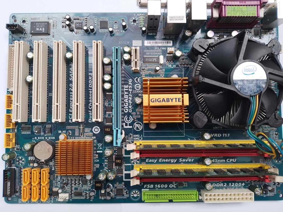 Дъно Gigabyte GA-P43-ES3G + Intel Pentium E6600 + охладител + 4GB DDR2
