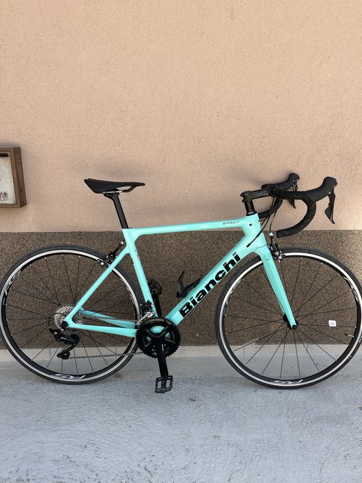 Карбонов шосеен велосипед Bianchi Sprint 105