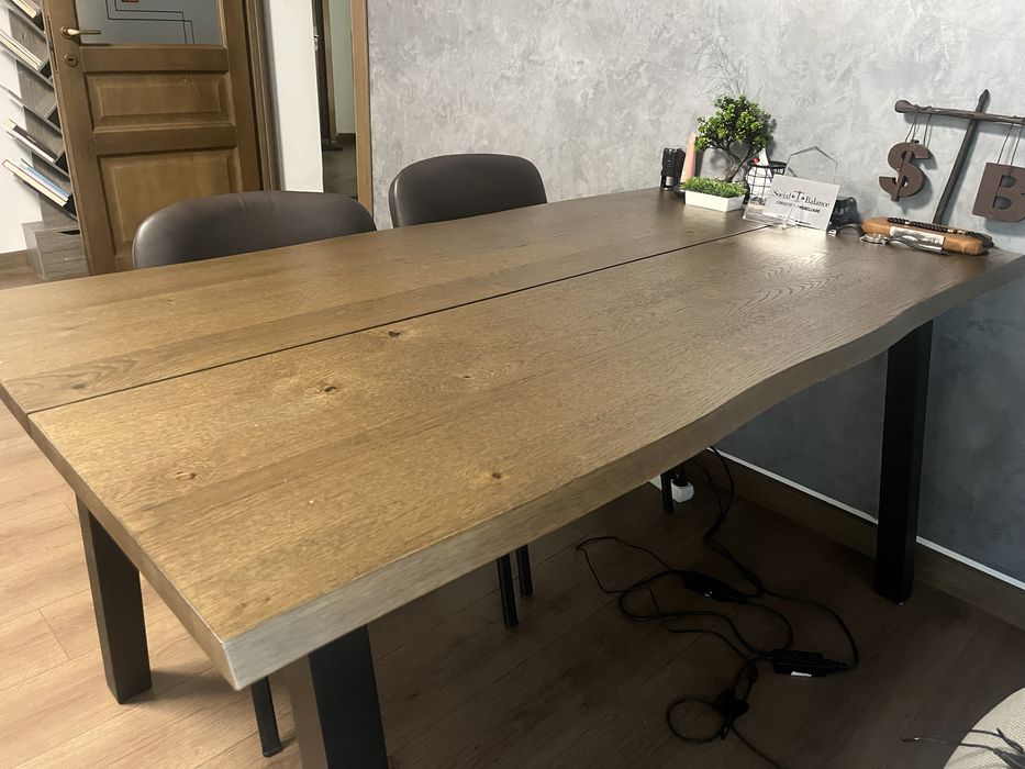 Vând birou din lemn masiv