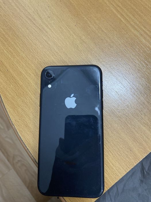 заблокированный iPhone xr