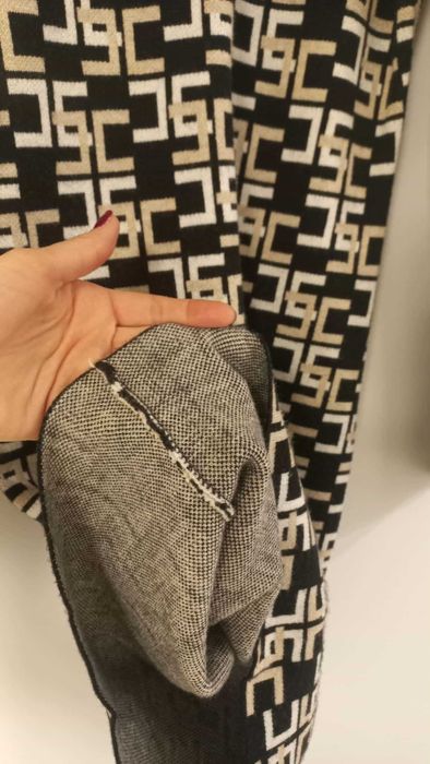 Вталена плътна рокля с дълъг ръкав Lamiar