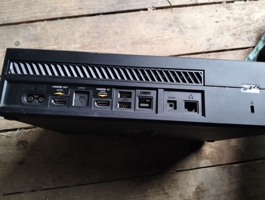 Xbox  de vânzare fara accesori nu știu nimica de el doar e in stare ok