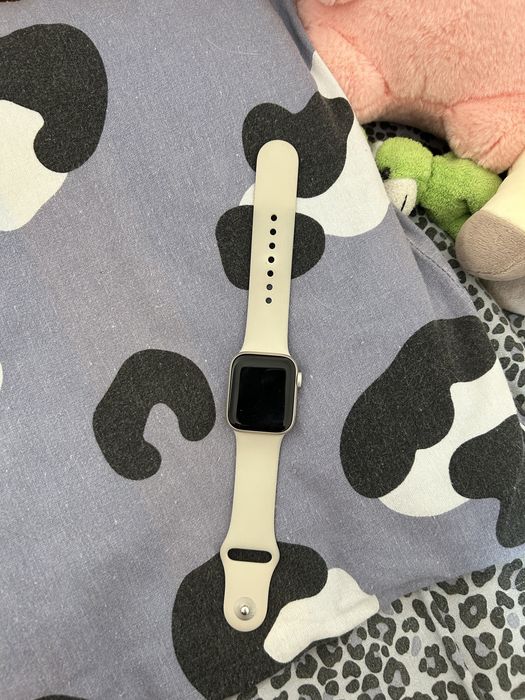 Смарт-часы Apple Watch SE 2 Gen (2022) 40 мм starlight-бежевый