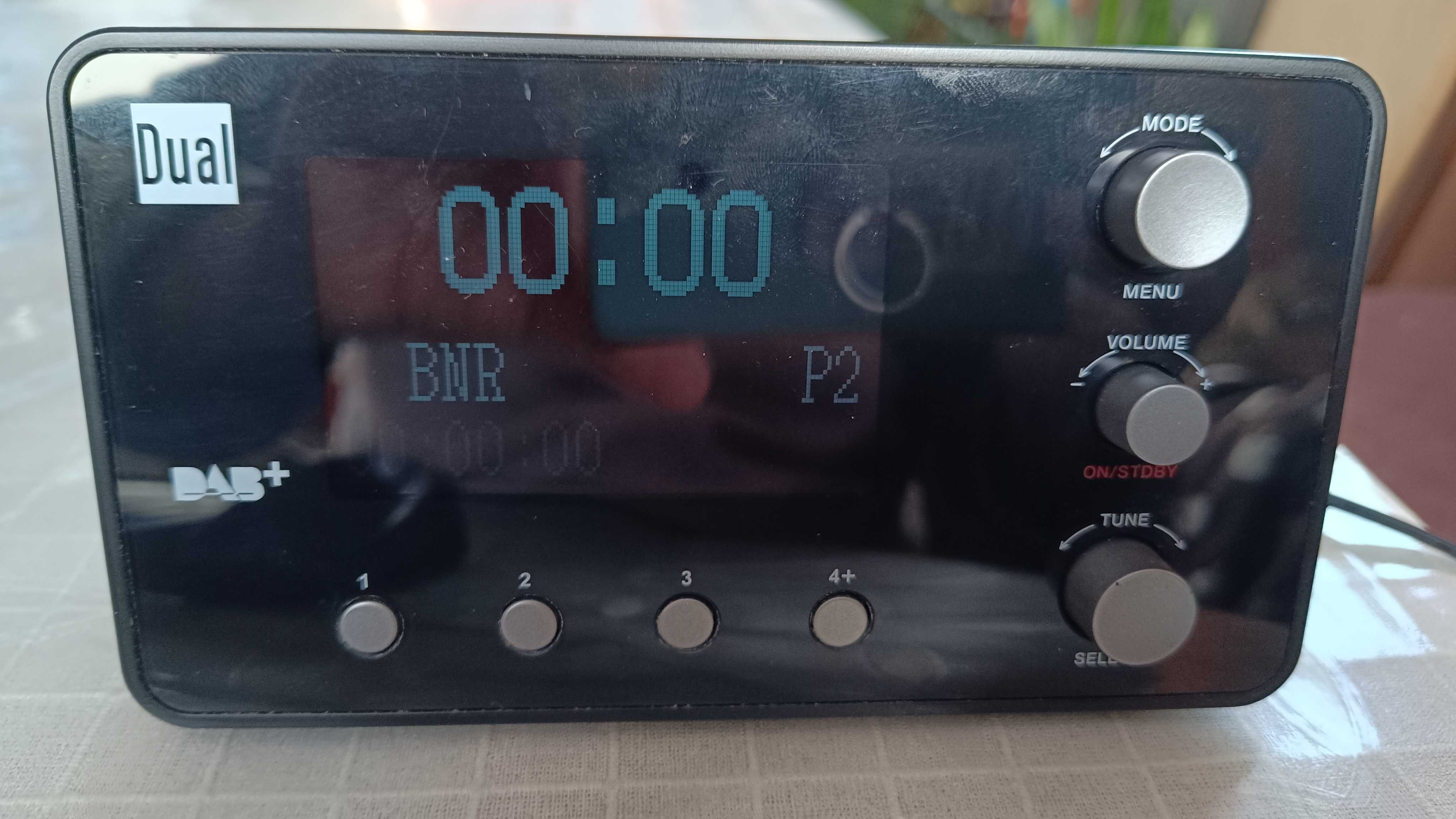 Продавам DAB+/FM радио-часовник