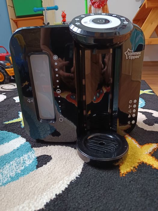 Tommee Tippee Електрически уред за приготвяне на адаптирано мляко