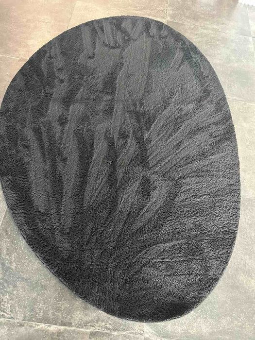Овален килим черен -чисто нов