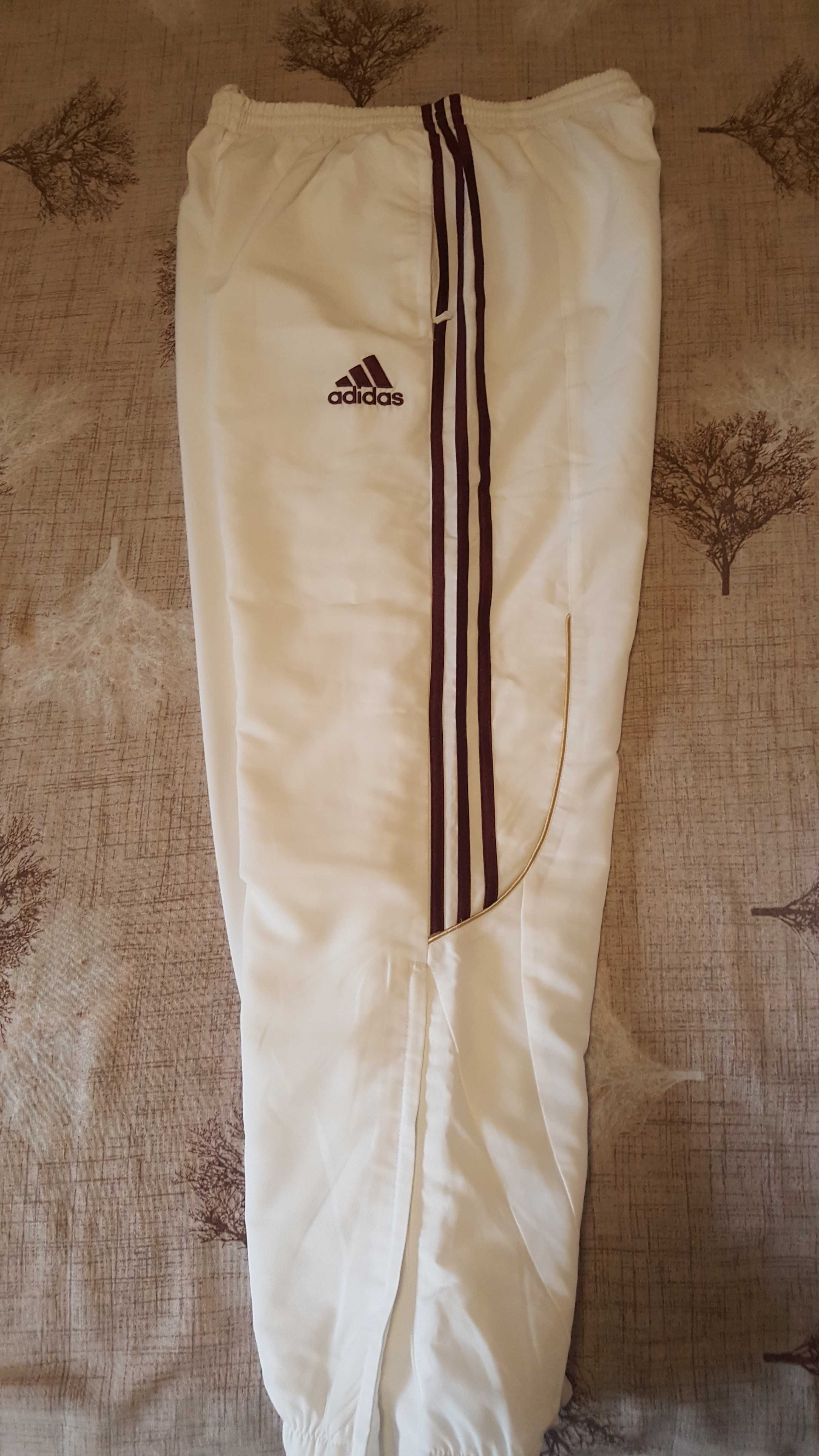 Екип  Adidas    .