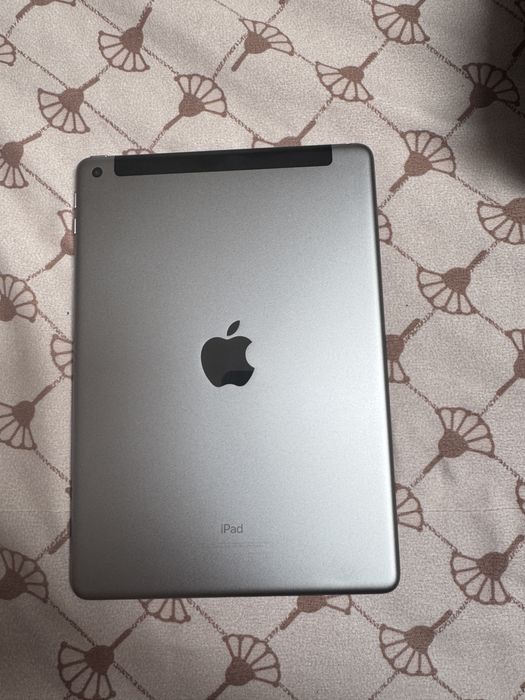 Ipad generatia 5, 128GB, Wifi+cellular