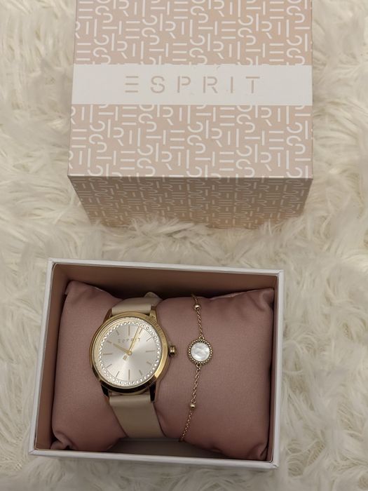 Esprit часовник и гривна нови