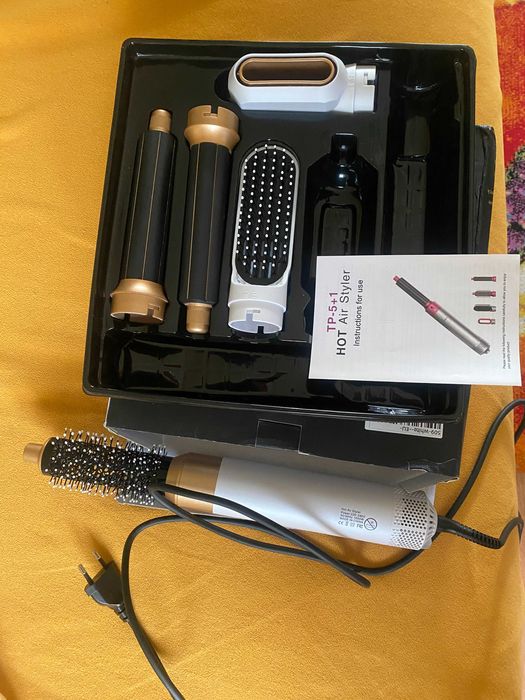Perie uscator cu aer cald 5 in 1 cu accesorii coafare auto rotative