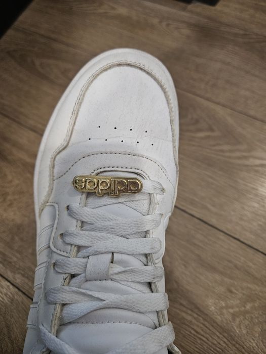 Adidas бели дамски кецове