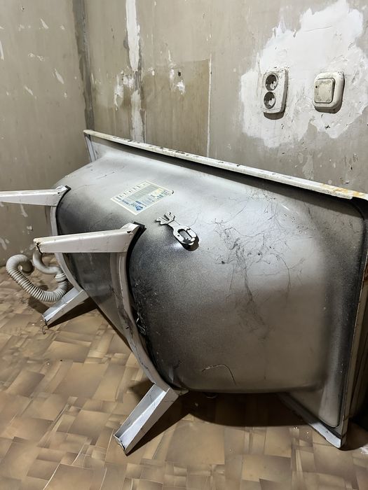 Продам ванну целая металл не чугун