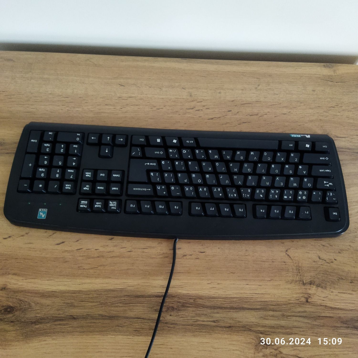 Продам клавиатуру