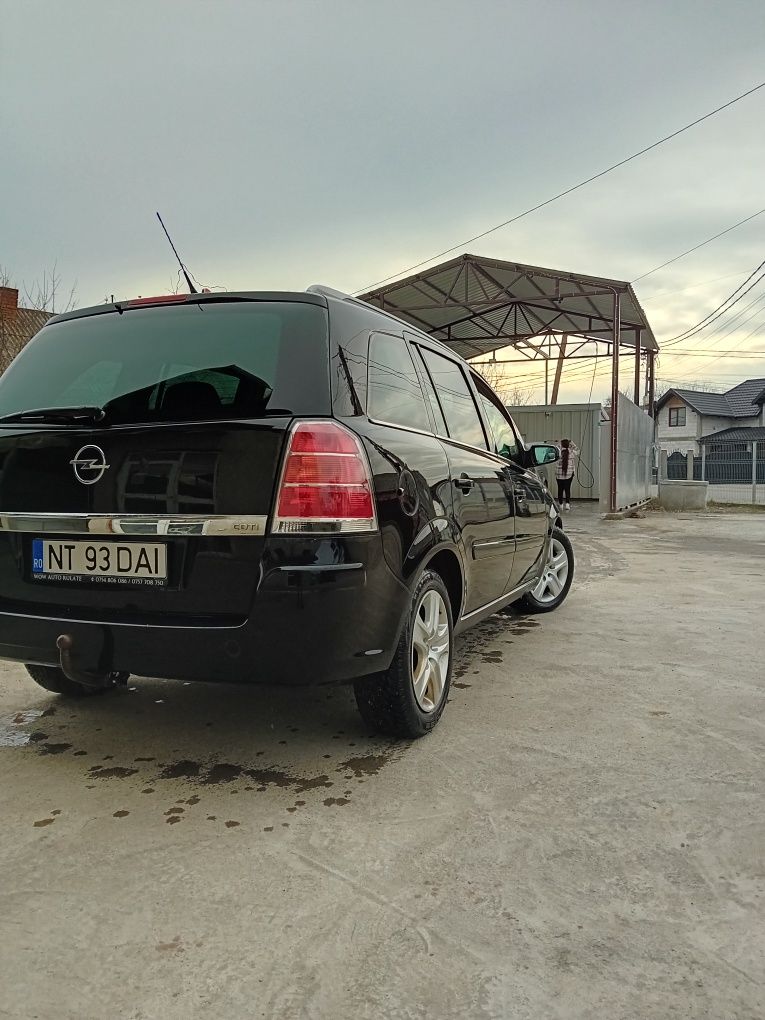 Vând Opel Zafira