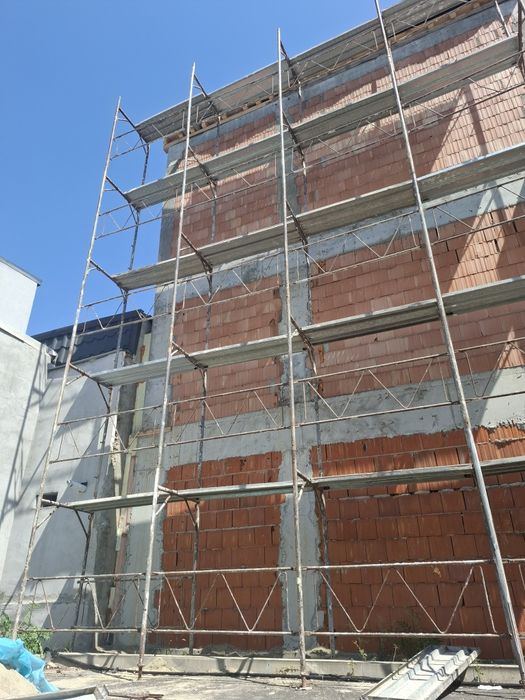 Închiriez schela și popii metalici