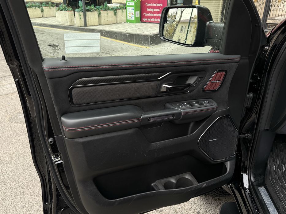 В продаже RAM 1500 RHO