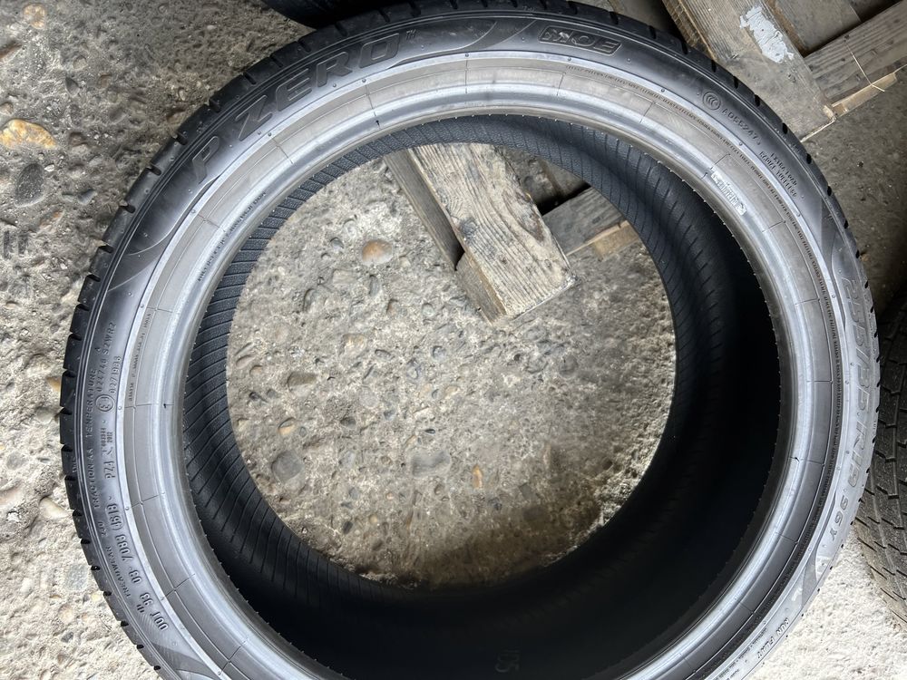 2 anvelope de vara 255/35/19 Pirelli Runflat!